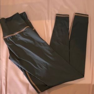 Teeki Leggings Yoga Pants Size Small